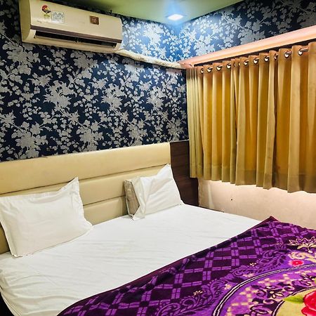 Hotel Greenwood Ahmadábád Kültér fotó