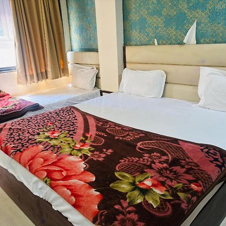 Hotel Greenwood Ahmadábád Kültér fotó