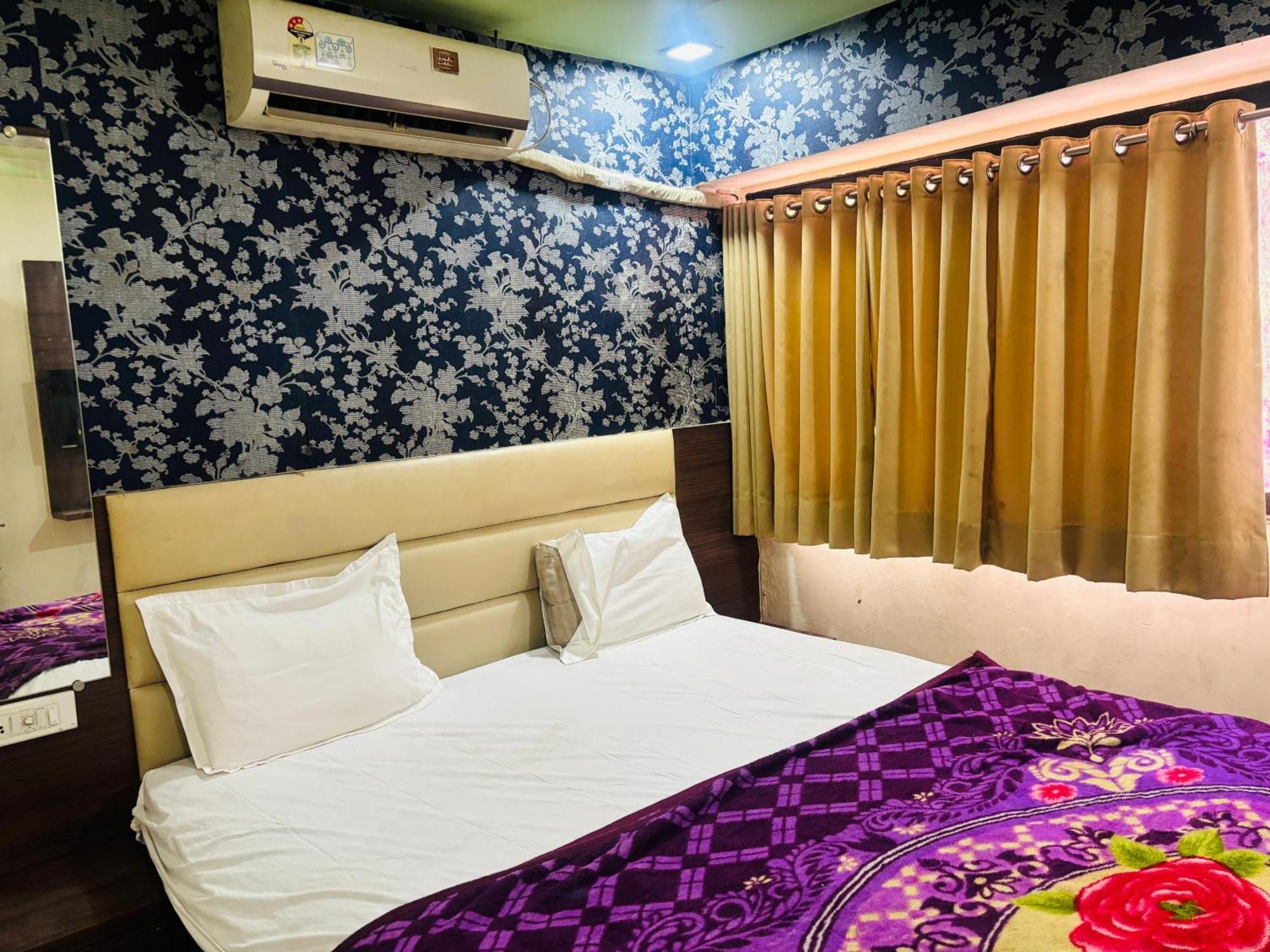 Hotel Greenwood Ahmadábád Kültér fotó