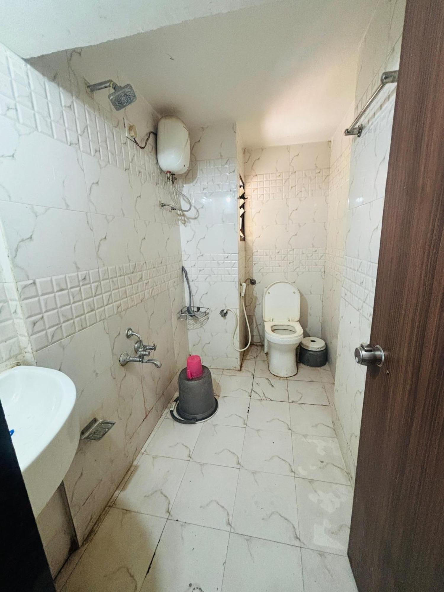 Hotel Greenwood Ahmadábád Kültér fotó